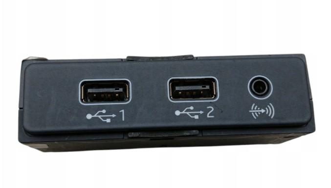 Seat Leon III 2012-2020 combi 1.4 TSI petrol MT 110 kW 2016  USB port 575035736