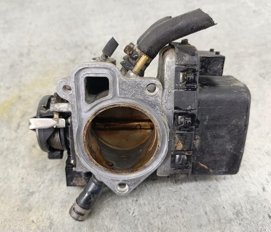 Saab 9-5 combi 2.3 T petrol AT 136 kW Škrtiaca klapka 9188186