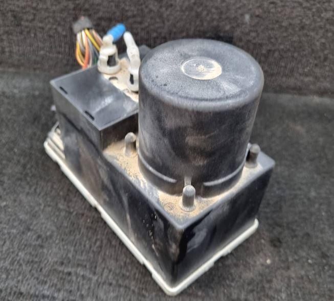 Audi A3 8L 1996-2003 hatchback 1.6 petrol MT 74 kW 1998  Pumpa centrálneho zámku 8D0862257B