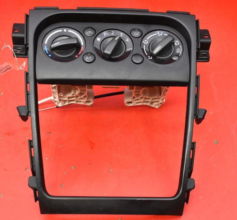 Suzuki SX4 I 2006-2014 hatchback 1.6 16v petrol MT 79 kW 2008  Panel kúrenia/klimatizácie