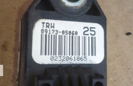Toyota Avensis III T27 2009-2018 sedan 2.0 D4D diesel MT 93 kW 2009  Snímač nárazu 89173-05060