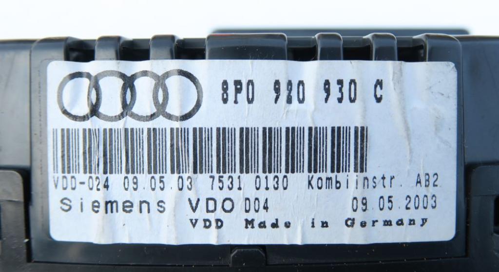 Audi A3 8P 2003-2012 hatchback 1.9 TDI diesel MT 77 kW 2005  Prístrojová doska 8P0920930C