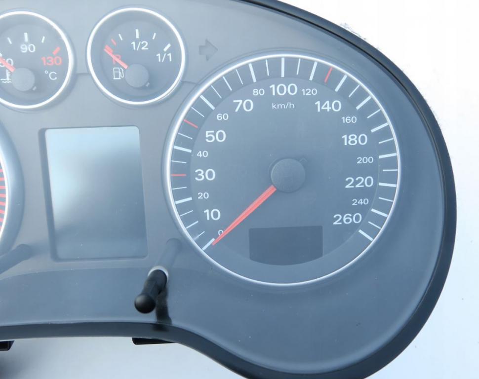 Audi A3 8P 2003-2012 hatchback 1.9 TDI diesel MT 77 kW 2005  Prístrojová doska 8P0920930C