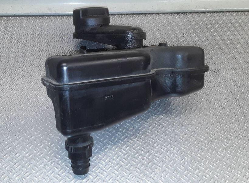 Audi A2 hatchback 1.4 TDI diesel MT 55 kW 2000  Uzáver (zátka) oleja 8Z0115373A