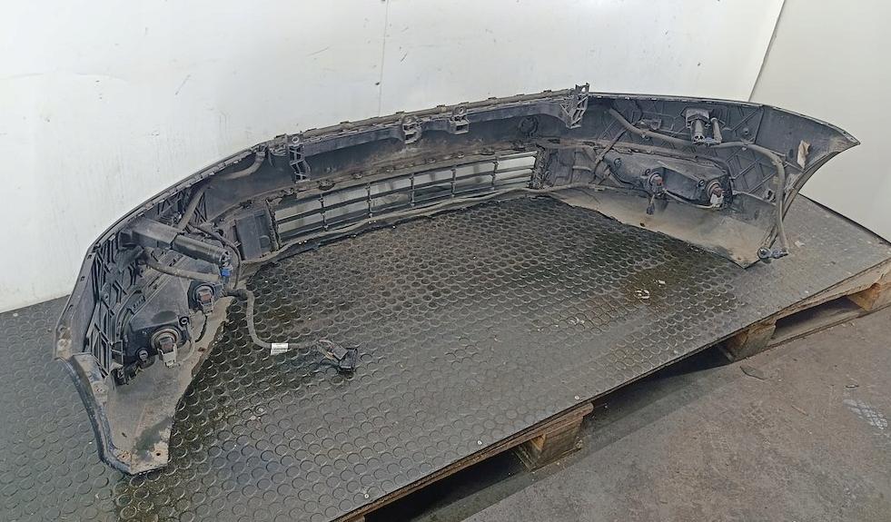 Volkswagen Passat B7 2010-2014 combi 2.0 TDI diesel MT 103 kW 2012  Nárazník predný