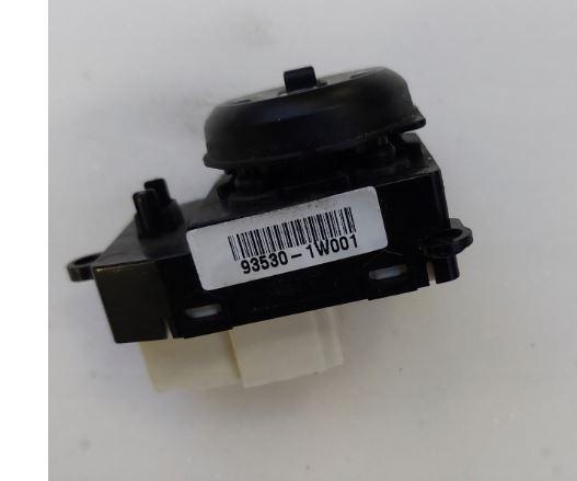 Kia Rio III 2011-2017 hatchback 1.2 16v petrol MT 62.5 kW 2014  Prepínač 93530-1W001
