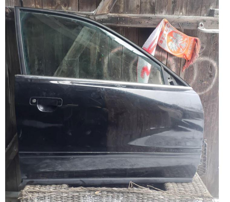 Audi A4 B5 1994-2001 sedan 1.9 TDI diesel AT 66 kW 1999  Dvere predné pravé LY9B
