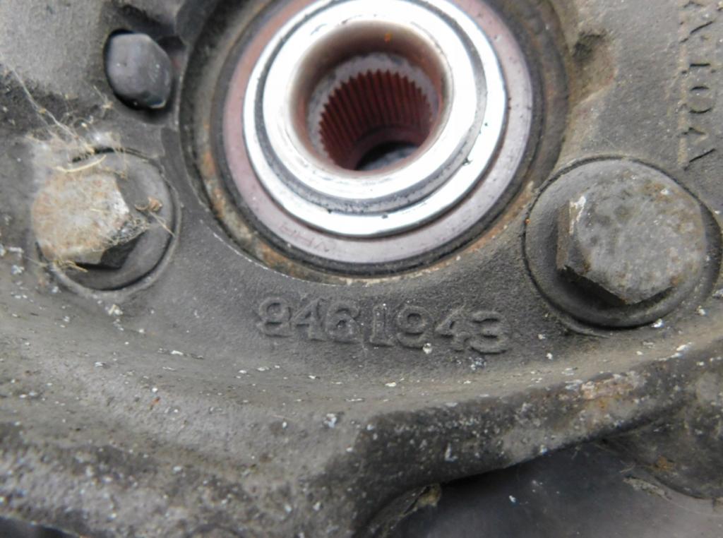 Volvo S60 S80 I V70 II 2.4  2005  Náboj kolesa predný ľavý 9461943