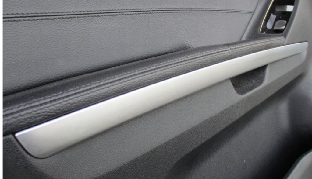 Mercedes ML W164 2005-2011 hatchback 3.0 CDI diesel AT 165 kW 2008  Tapacír dverí predný ľavý