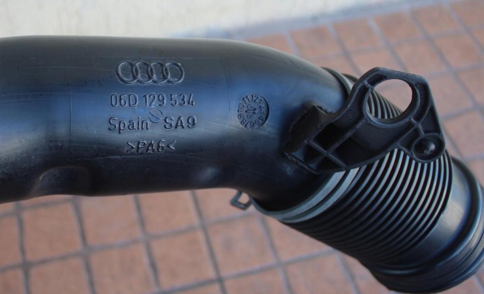 Audi A4 B6 2000-2004 sedan 2.0 FSI petrol MT 110 kW 2002  Rúrka chladenia vzduchu 06D129534