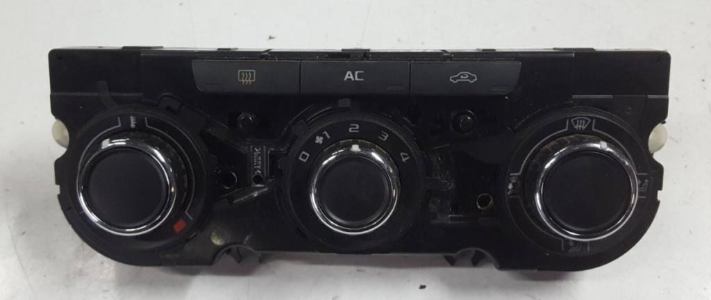 Skoda Octavia II 2004-2013 hatchback 1.9 TDI diesel MT 77 kW 2010  Panel kúrenia/klimatizácie 3T0820047AB