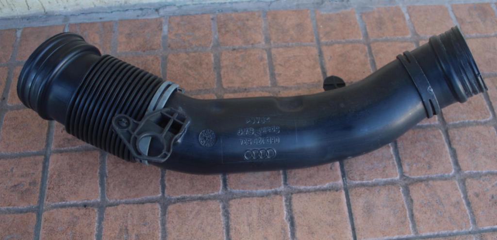 Audi A4 B6 2000-2004 sedan 2.0 FSI petrol MT 110 kW 2002  Rúrka chladenia vzduchu 06D129534