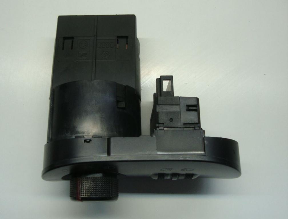Seat Ibiza III 6L 2002-2008 hatchback 1.4 16v petrol MT 55 kW 2002  Prepínač svetiel 6L1941531AF