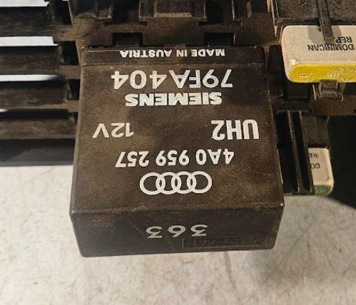 Audi 80 B4 1991-1994 sedan 1.9 TDI diesel MT 66 kW 1997  Relé 4A0959257 79FA404
