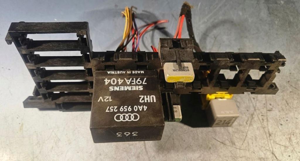 Audi 80 B4 1991-1994 sedan 1.9 TDI diesel MT 66 kW 1997  Relé 4A0959257 79FA404