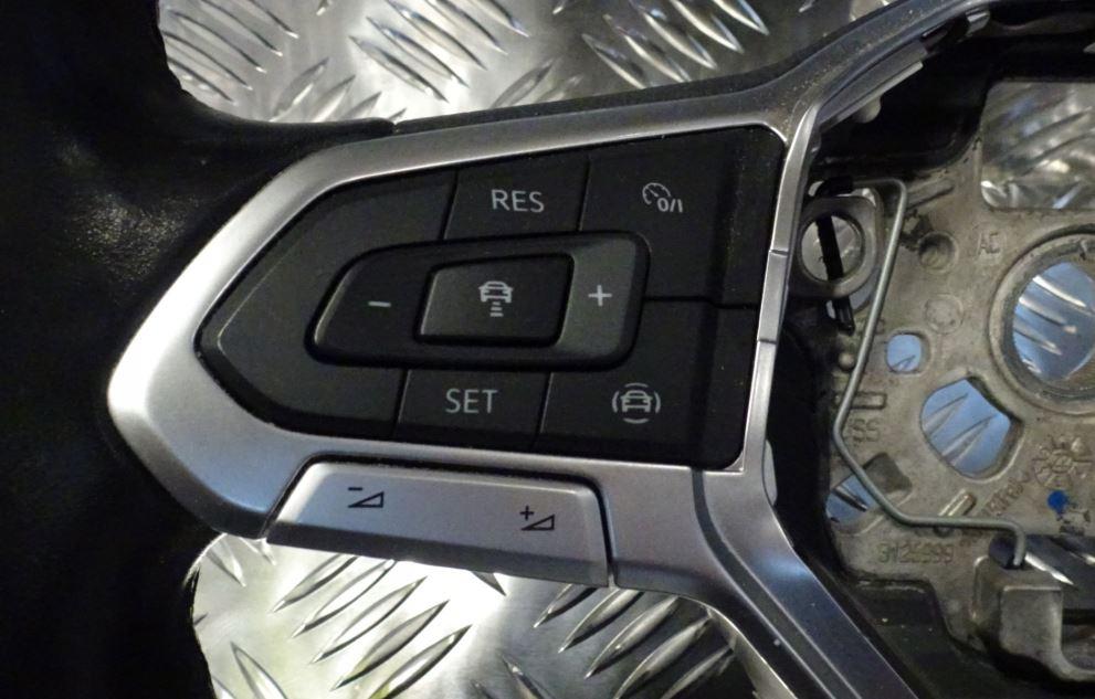 VW GOLF VIII liftback 2022 96 kW 1.5 TSI Volant 5H0419089HK