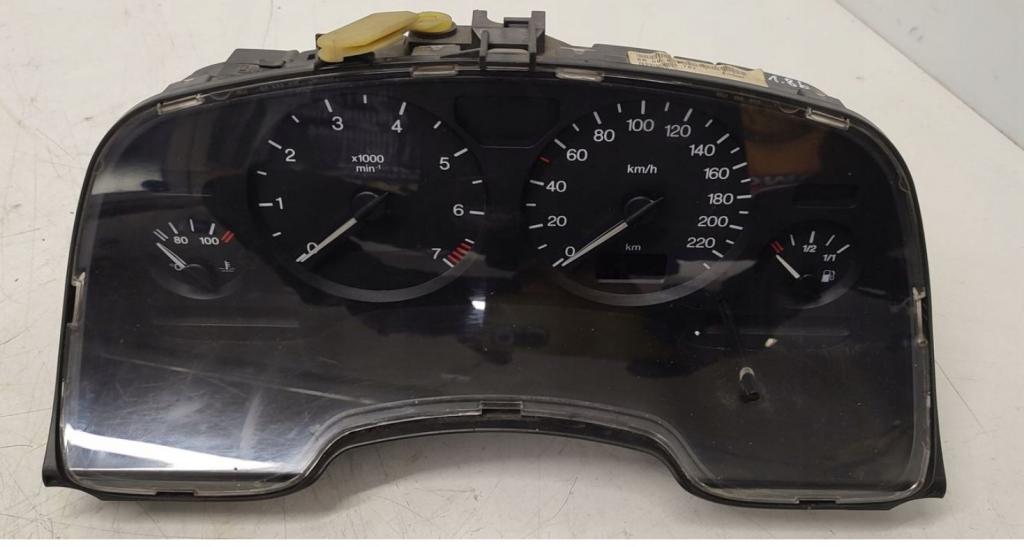 Opel Zafira A 1999-2005 hatchback 1.8 16v petrol MT 85 kW 1999  Prístrojová doska 09228762
