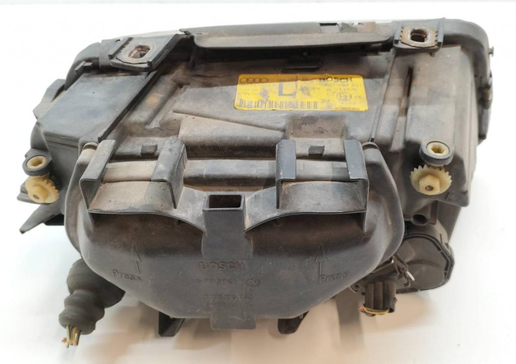 Audi A4 B5 1994-2001 Svetlo predné ľavé 8D0941003E