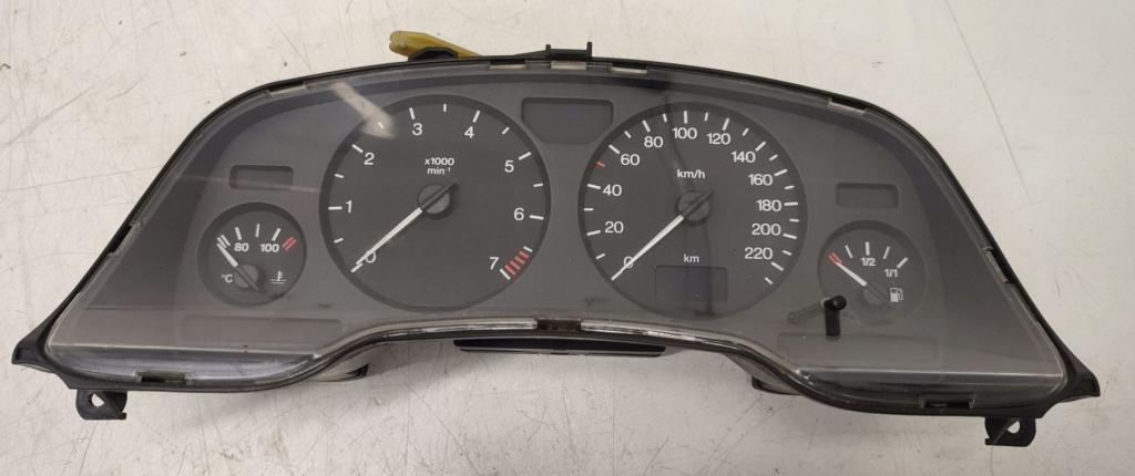 Opel Zafira A 1999-2005 hatchback 1.8 16v petrol MT 85 kW 1999  Prístrojová doska 09228762