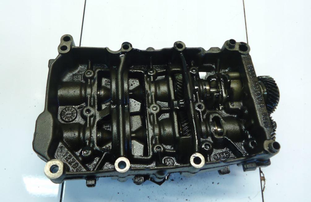 Volkswagen Passat B6 2005-2010 sedan 2.0 TDI diesel MT 103 kW 2007  Olejová pumpa 03G103537B