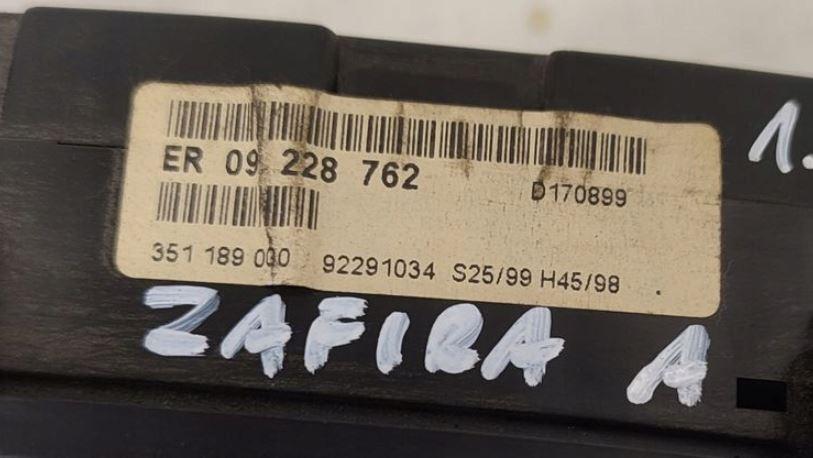 Opel Zafira A 1999-2005 hatchback 1.8 16v petrol MT 85 kW 1999  Prístrojová doska 09228762