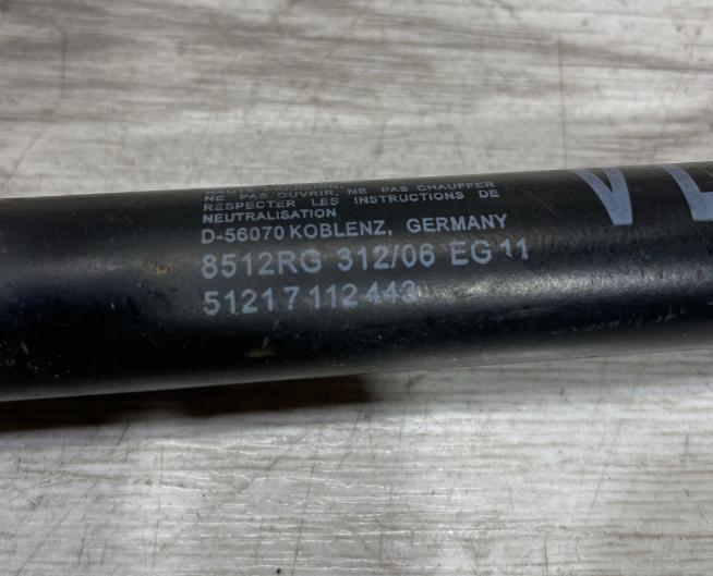 BMW 7 E65 E66 2001-2008 Doraz dverí predný ľavý 51217112443
