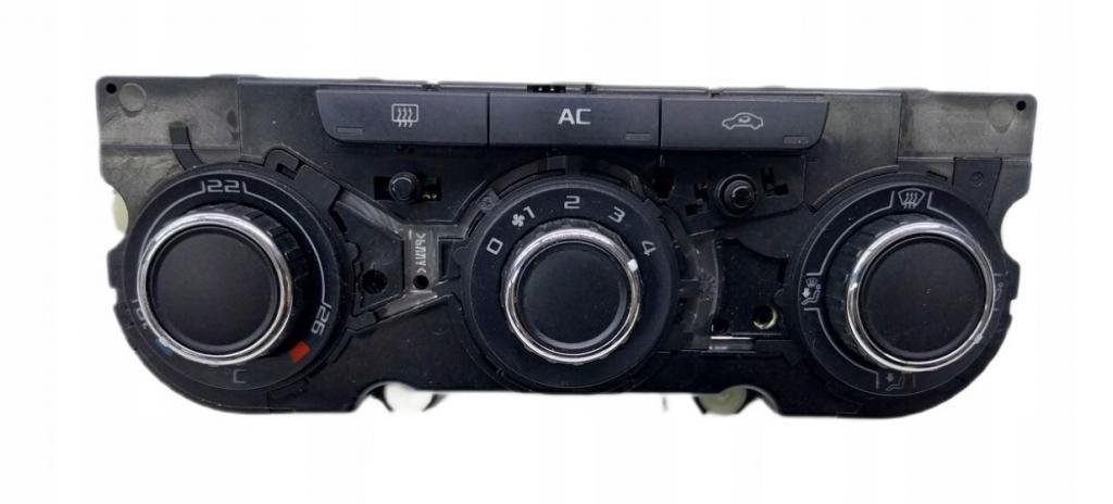 Skoda Octavia II 2004-2013 hatchback 2.0 TDI diesel MT 103 kW 2008  Panel kúrenia/klimatizácie 3T0820047M