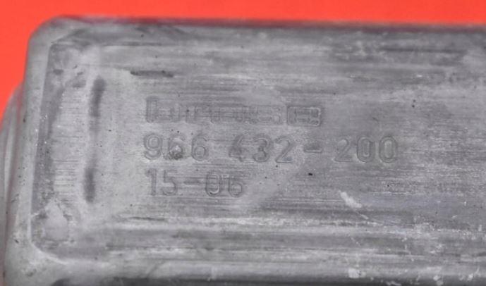Opel Astra IV 2009-2015 hatchback 1.4 T petrol MT 103 kW 2011  Mechanizmus stieračov predný pravý 13350759