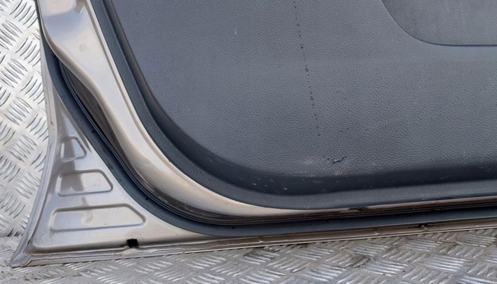 Nissan Note I 2006-2012 hatchback 1.4 16v petrol MT 65 kW 2007  Dvere predné ľavé
