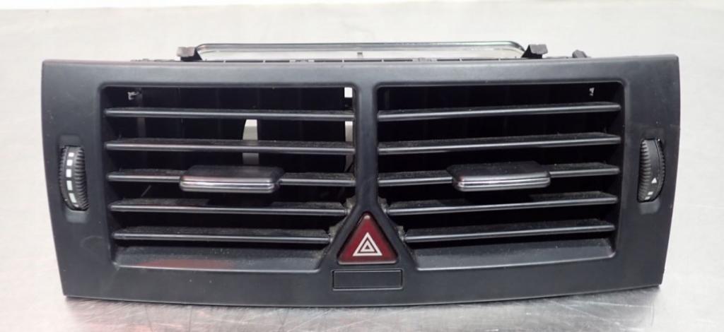 Mercedes B W245 2005-2011 hatchback 2.0 CDI diesel MT 80 kW 2006  Mriežka kúrenia (fukár) A1698300054