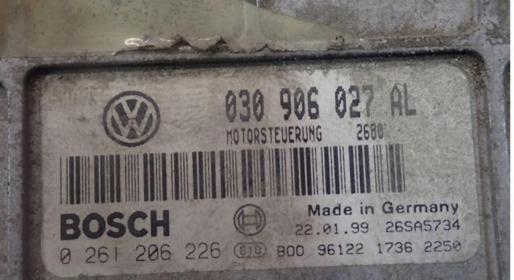 Volkswagen Lupo hatchback 1.0 petrol MT 37 kW 1999  Riadiaca jednotka motora 030906027AL