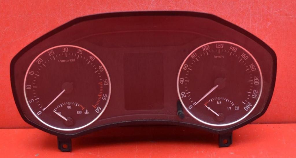 Skoda Octavia II 2004-2013 hatchback 1.9 TDI diesel MT 77 kW 2009  Prístrojová doska 1Z0920803M