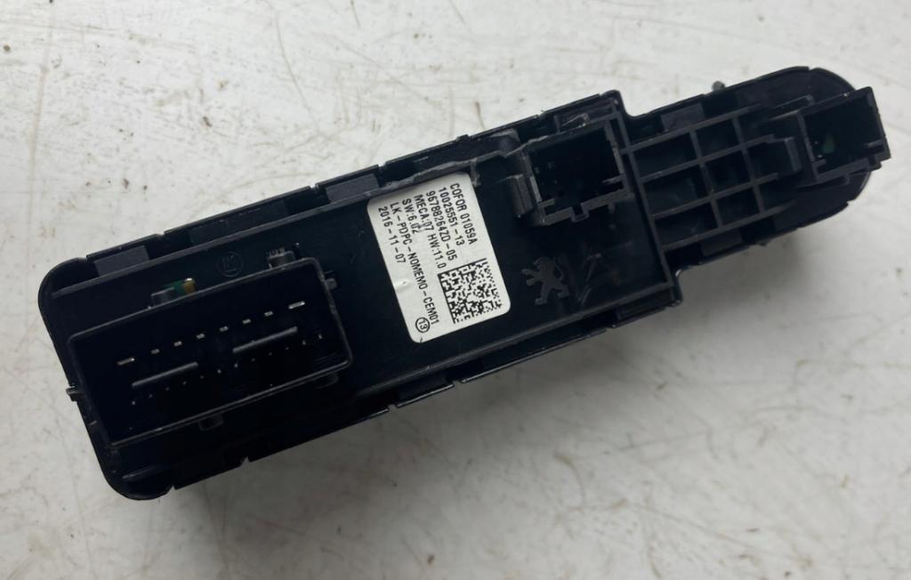 Citroen C4 Grand Picasso II 2013-2022 Prepínač ovládania okna predný ľavý 96788264ZD