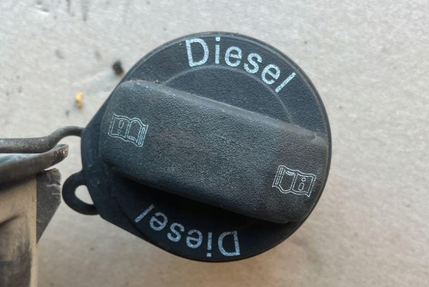 Volkswagen Touran I 2003-2015 hatchback 1.9 TDI diesel MT 77 kW 2006  Dvierka nádrže paliva 1T0809857