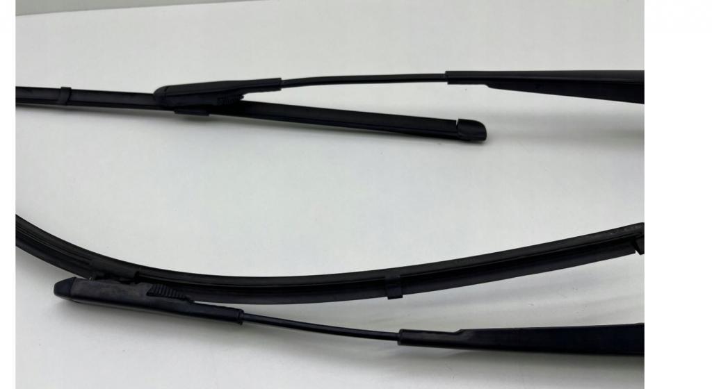 MERCEDES-BENZ CLA  2013 - 2019    CLA 250 4-matic 155 kW  Rameno stierača komplet A1768200144 A1768200044