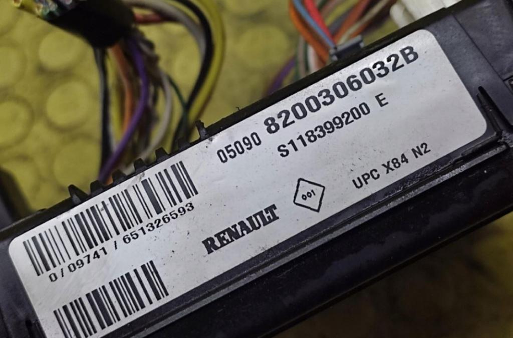 Renault Scenic II 2003-2009 hatchback 1.9 DCI diesel MT 88 kW 2004  Modul 8200306032B ; S118399200E