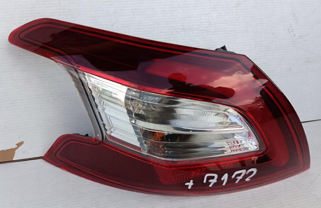 Peugeot 308 II 2013-2021 hatchback Svetlo zadné ľavé 9677817680