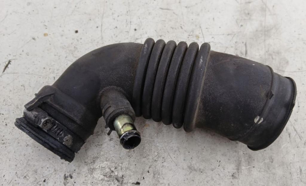 Toyota Avensis I T22 1997-2003 sedan 2.0 D4D diesel 81 kW 2001  Hadica chladenia vzduchu 17881-27080