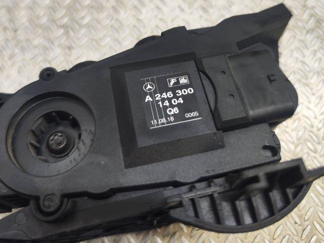 Mercedes A W176 2012-2018 Potenciometer plynového pedálu A2463001404