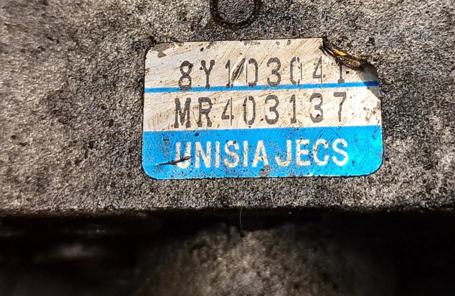 Mitsubishi Galant VIII 1993-2003 sedan 2.4 GDI 16v petrol MT 110 kW 2001  Servočerpadlo MR403137