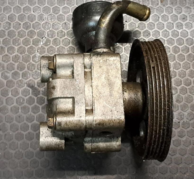 Mitsubishi Galant VIII 1993-2003 sedan 2.4 GDI 16v petrol MT 110 kW 2001  Servočerpadlo MR403137