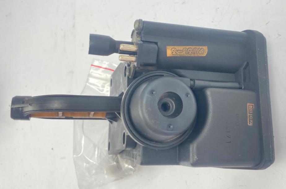 Mercedes E W124 E320 E280  Regulátor (nastavovač) turbodúchadla 0001400431