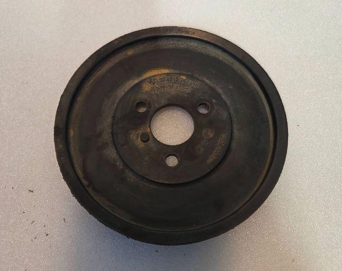 BMW 5 E39 1996-2003 sedan 2.0 D diesel MT 100 kW 2001  Remenica 32422247046 2247046