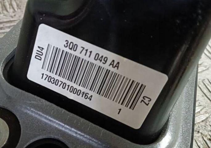 Volkswagen Passat B8 2014- combi 2.0 TDI diesel AT 110 kW 2015  Rýchlostná páka (kulisa) 3Q0711049AA