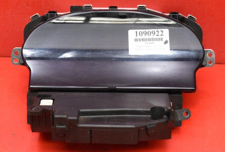 Toyota Yaris I 1999-2005 hatchback 1.0 VVTI petrol MT 50 kW 2001  Prístrojová doska 21655865-3