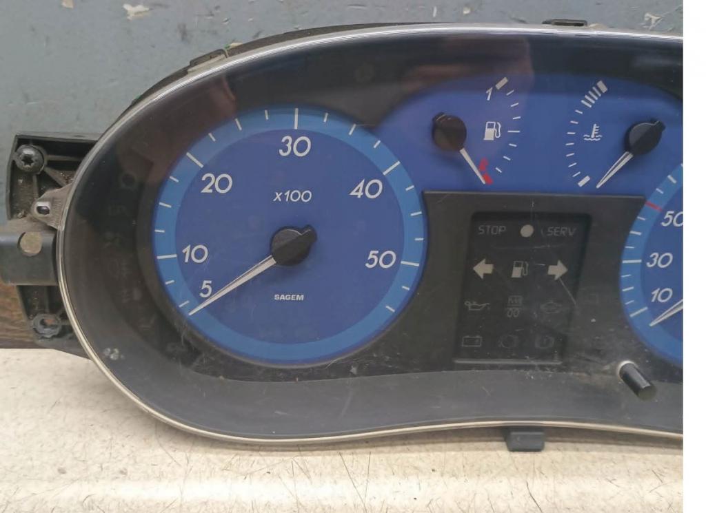 Renault Master II 1998-2010 2.2 DCI diesel 66 kW 2001  Prístrojová doska 8200032765