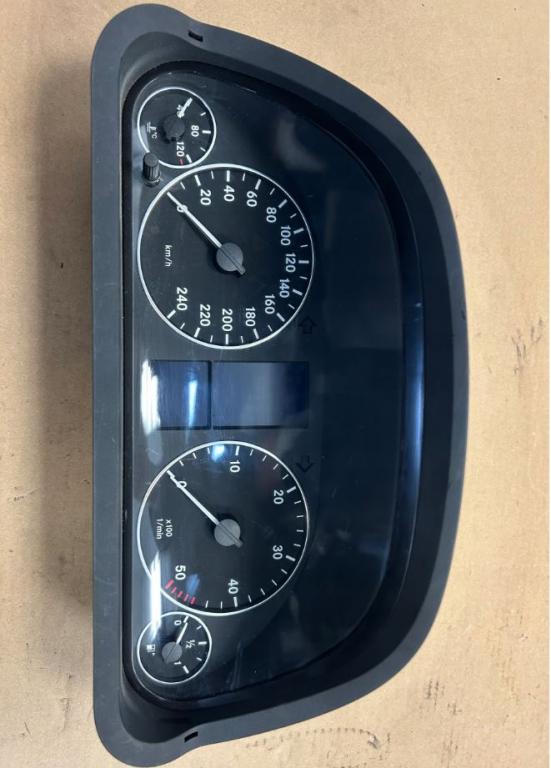 Mercedes A W169 2004-2012 hatchback 2.0 CDI diesel MT 80 kW 2004  Prístrojová doska A1695405347