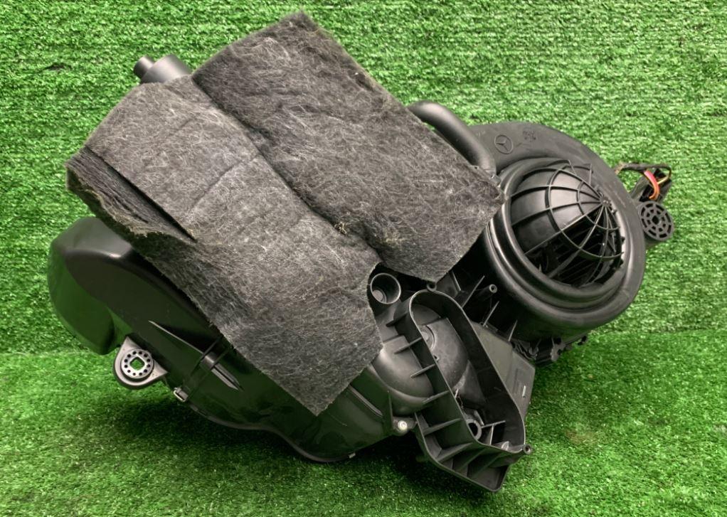 Mercedes R W251 2005-2013 hatchback 3.0 CDI diesel AT 165 kW 2006 Ventilátor kúrenia A2518341161