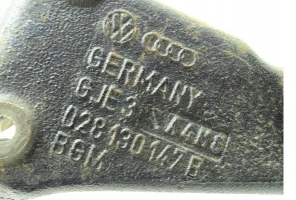 Volkswagen Vento sedan 1.9 TDI diesel 66 kW 1995  Vstrekovacie čerpadlo- drziak 028130147B