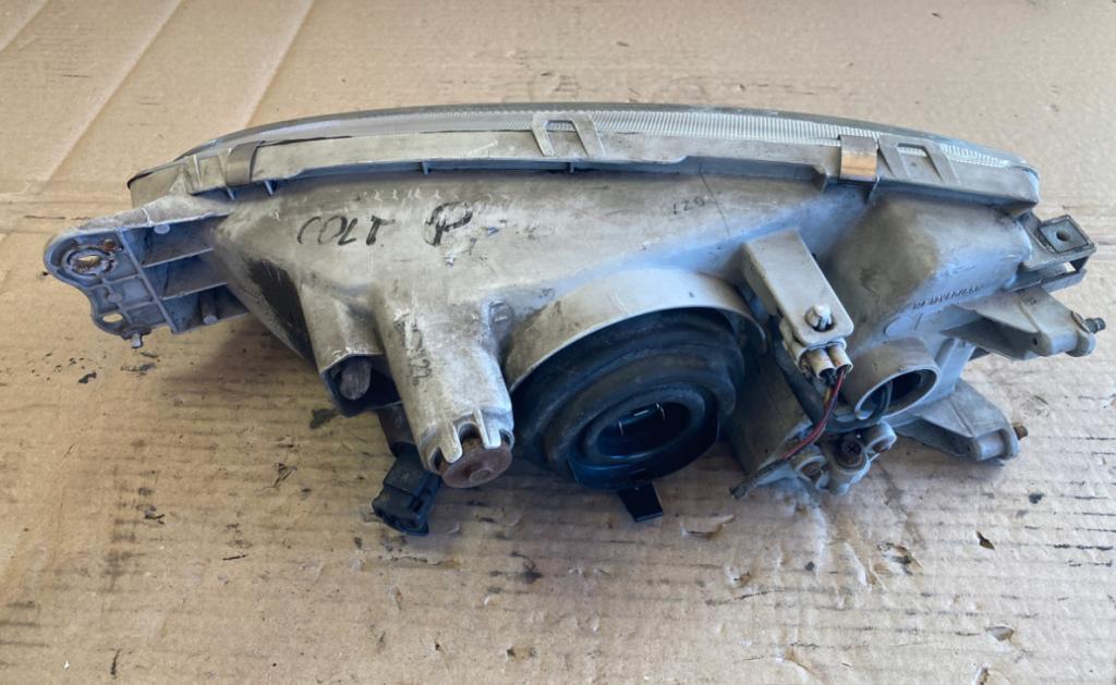 Mitsubishi Colt 1996-2004 hatchback Svetlo predné pravé 10087150
